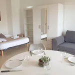 With Huge Terrace Close To The Beach-clim Mobile- Benakey Daire *