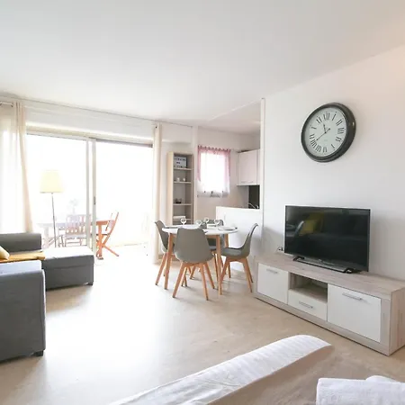 With Huge Terrace Close To The Beach-clim Mobile- Benakey Daire