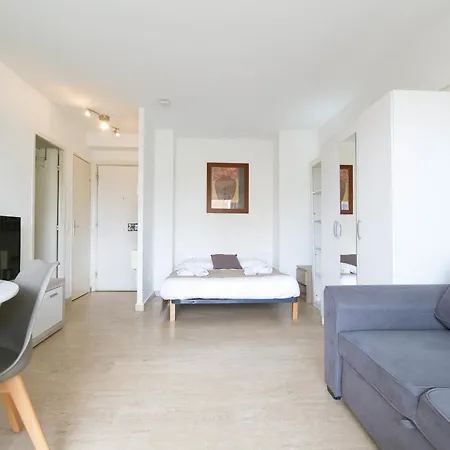 Daire With Huge Terrace Close To The Beach-clim Mobile- Benakey *