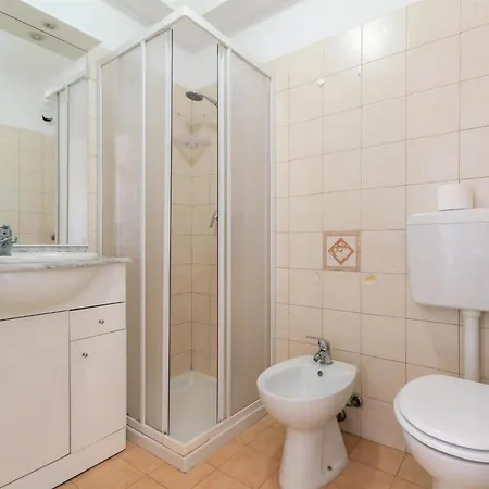 Apartment With Huge Terrace Close To The Beach-clim Mobile- Benakey